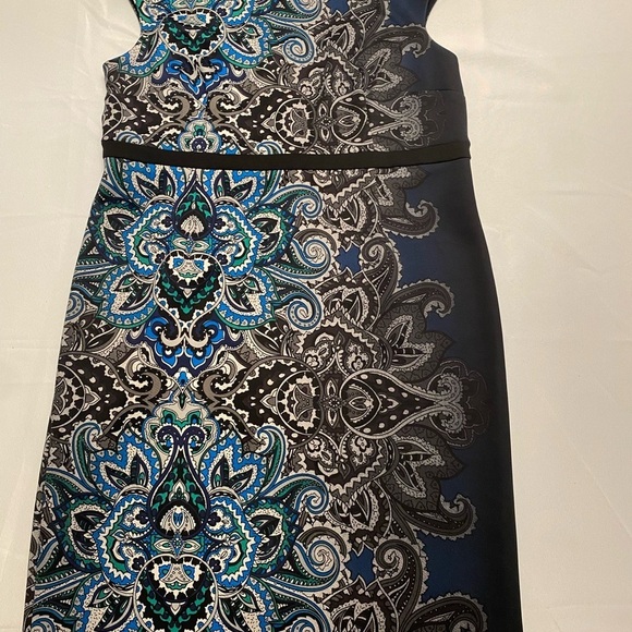 Chicos Dress Size 1.5 Omber Paisley Carbon Blue Sleeveless Sheath,Soft& stretchy - Picture 4 of 10